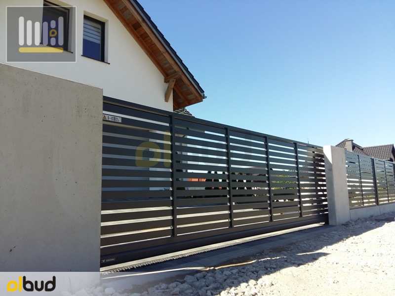 ogrodzenie z betonu architektonicznego z bramą przesuwną wiśniowski