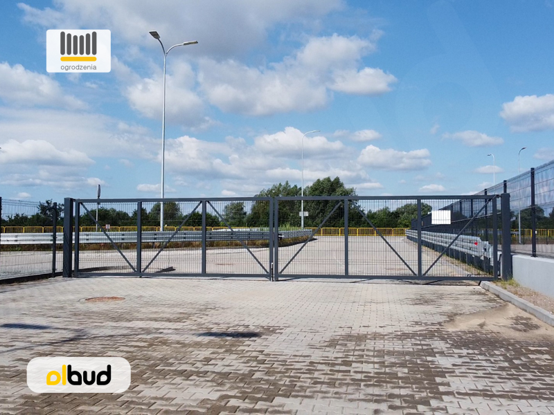 Ogrodzenie panelowe 3D Wiśniowski, brama przemysłowa BASTION - Realizacja w Gdańsku